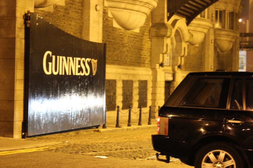 entrada da fábrica de cdrveja da Guinness em Dublim