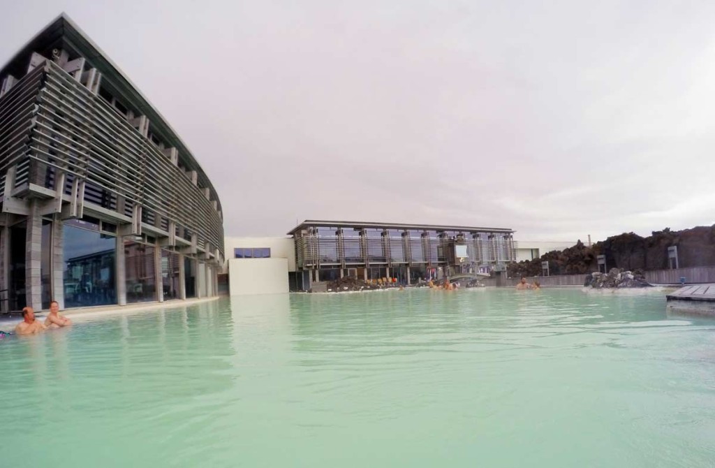 Blue Lagoon, que é um lago de água quente próximo de Reikjavik