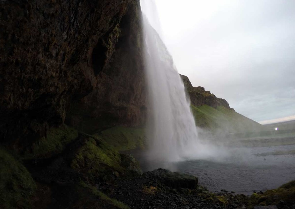 cachoeira de Seljalandsfoss, na Islândia