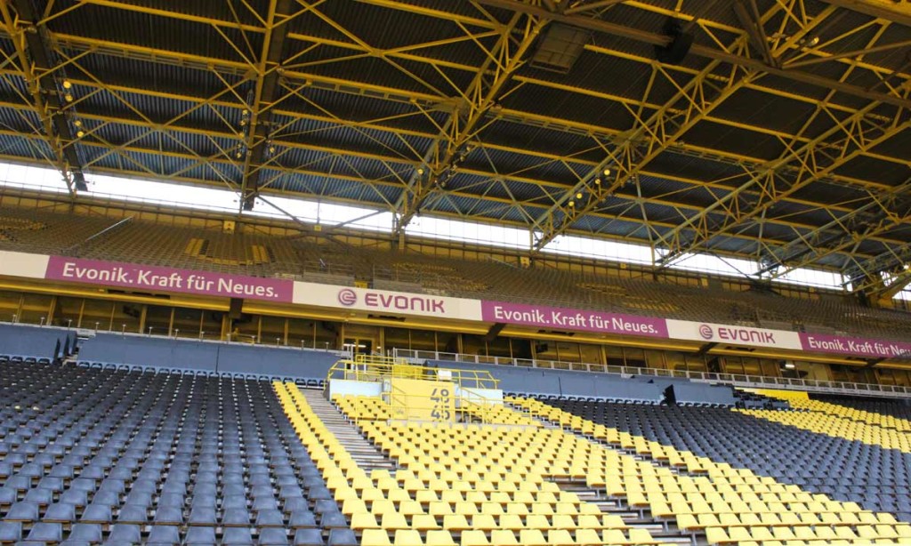 Inicialmente, o estádio tinha apenas um andar...