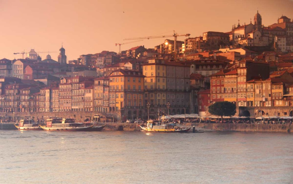 Vista da cidade do Porto rio douro