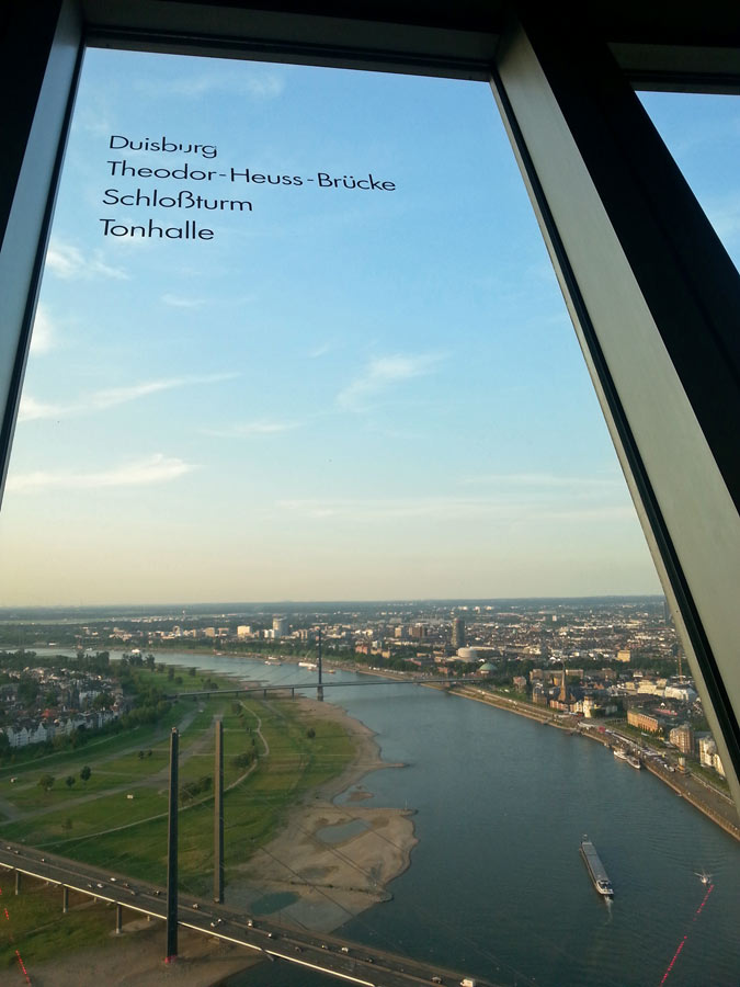 vista do alto da cidade de dusseldorf