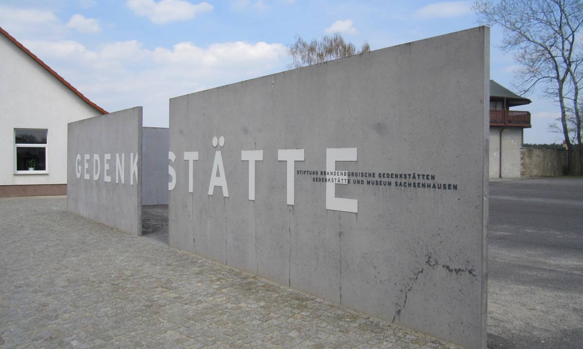 vista da entrada do campo de concentracao sachsenhausen, em Oranienburg