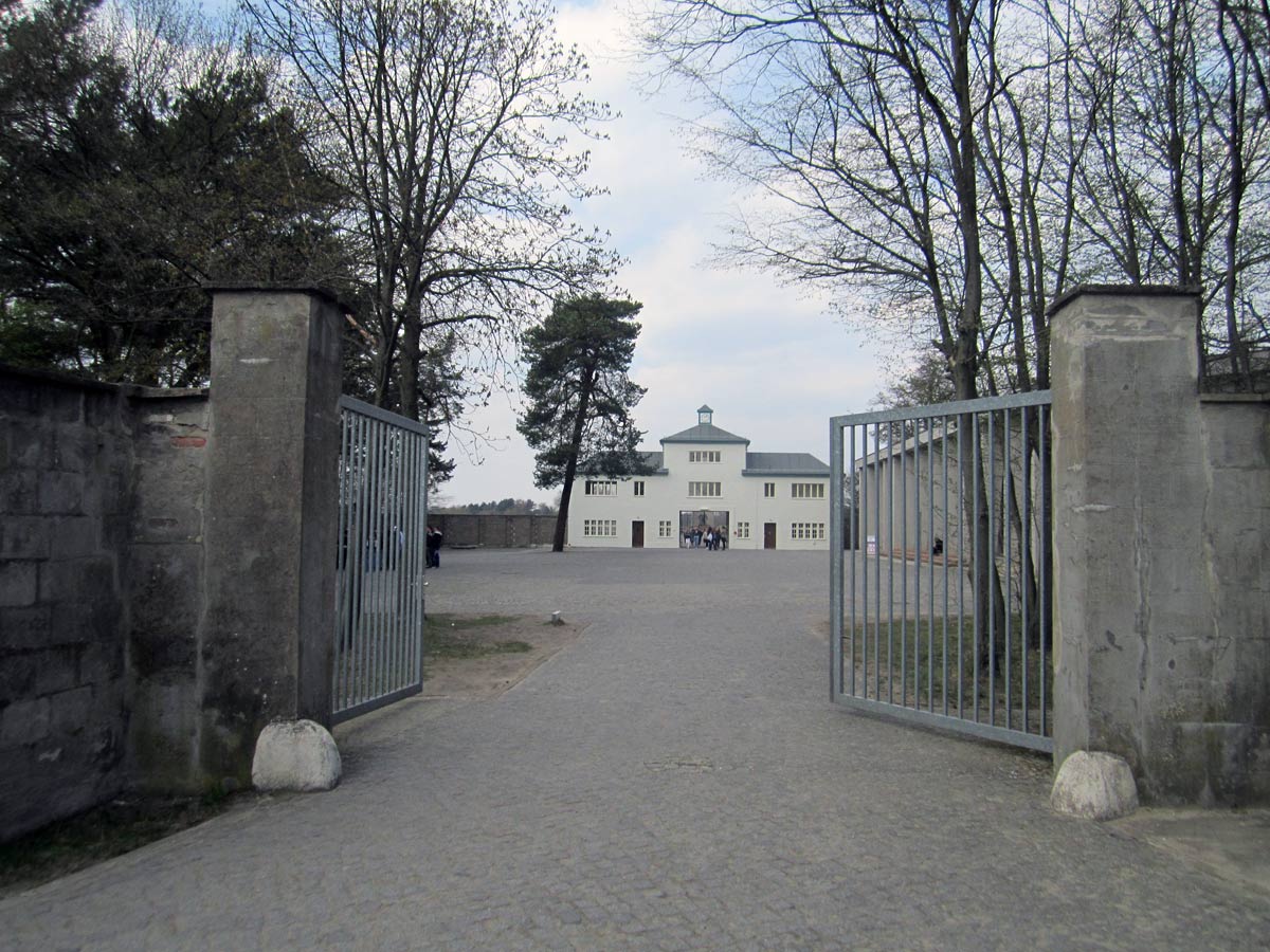 portao de entrada do campo de concentração de sachsenhausen 