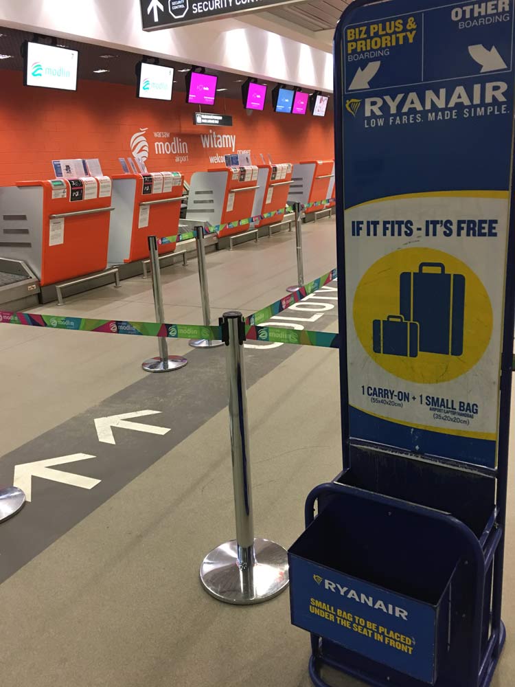 foto mostra o medidor de bagagens da ryanair