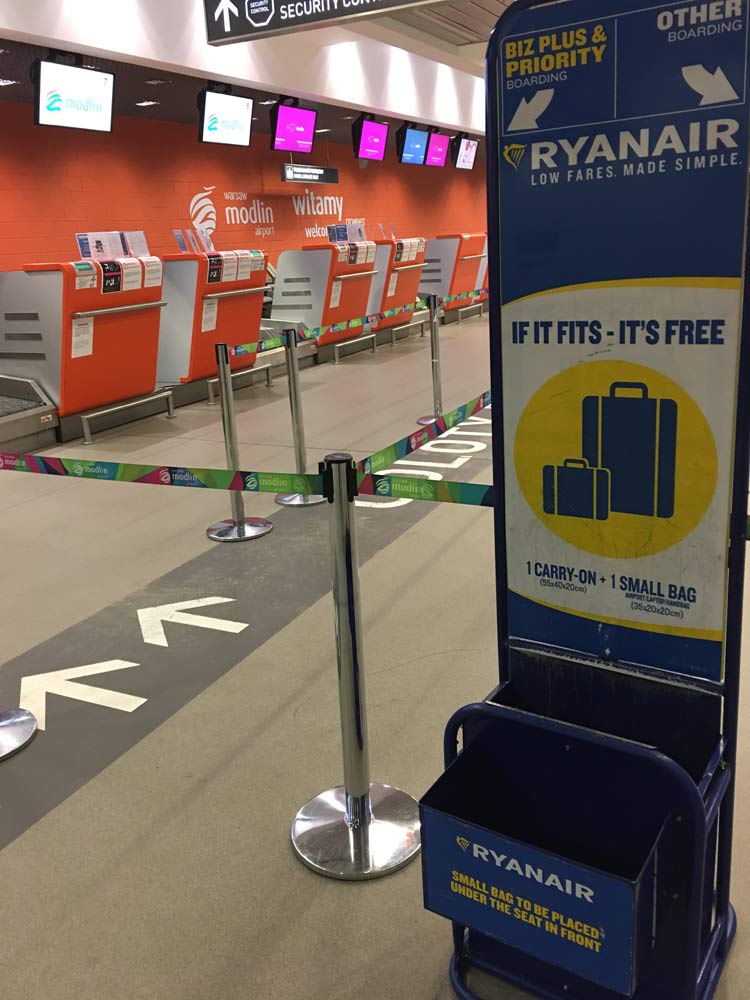 foto mostra o medidor de bagagens da ryanair