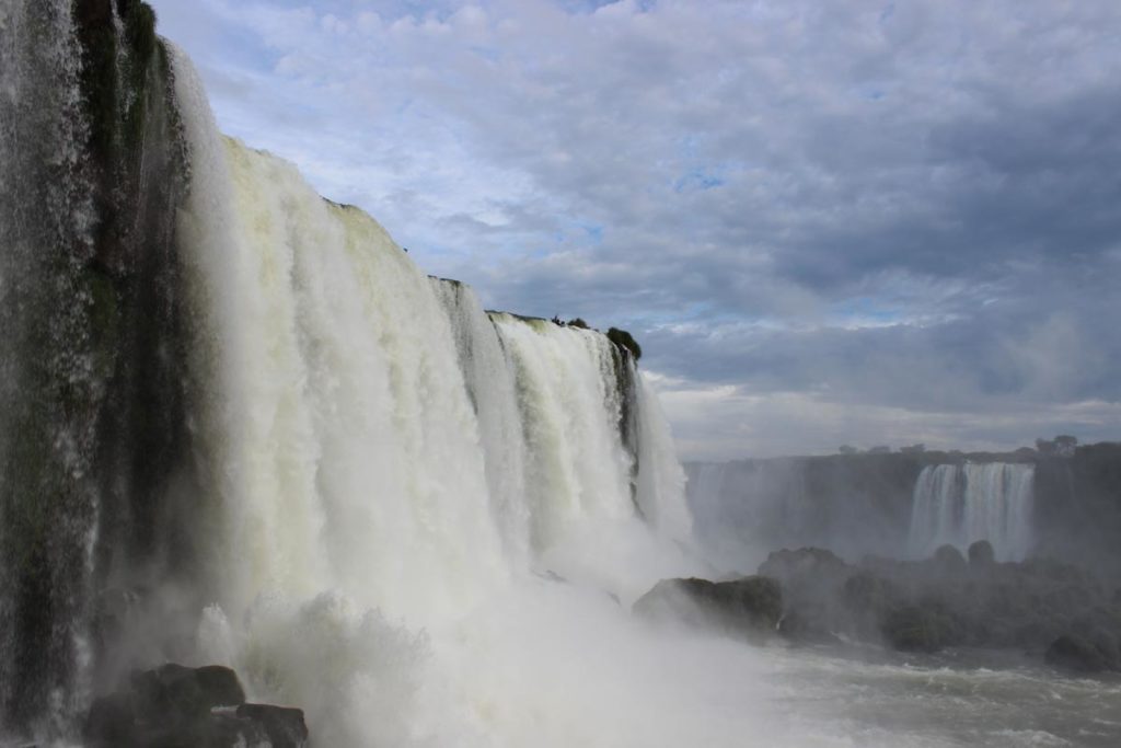 cataratas do iguacu vistas bem de perto do lado brasileiro