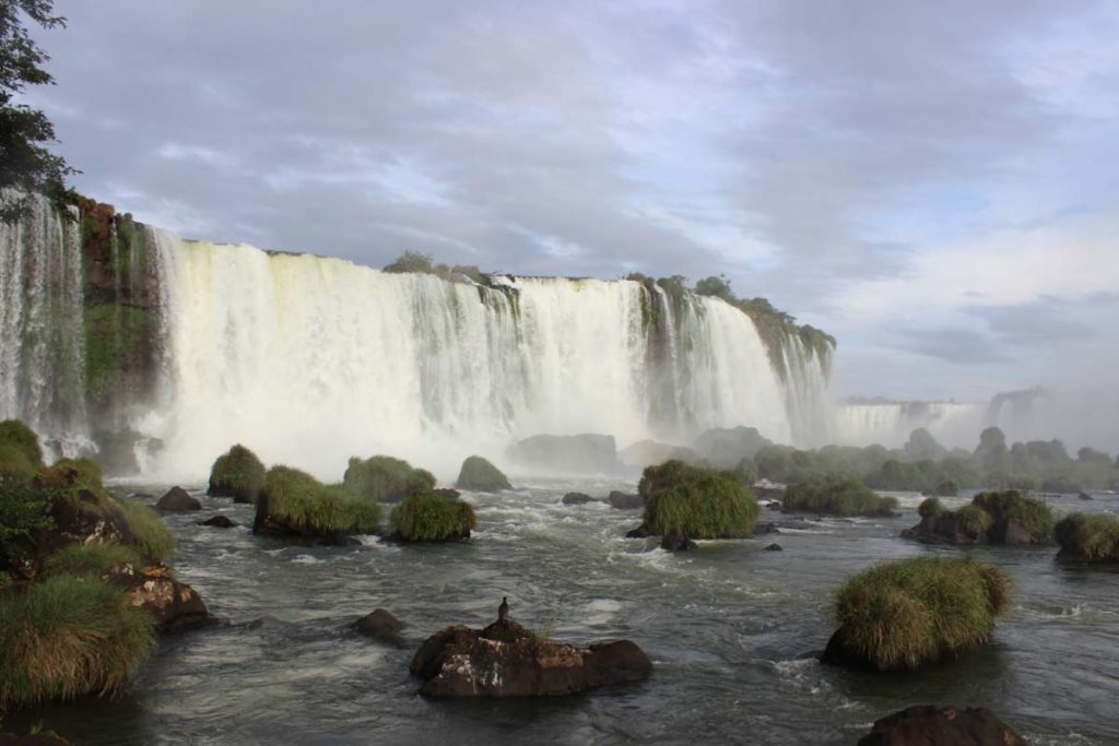 vista das quedas d'água das cataratas do iguacu