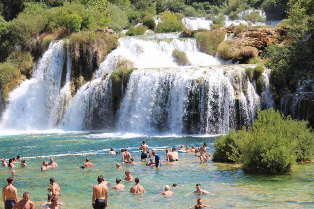 cachoeiras em krka, um dos parques nacionais mais bonitos da croácia