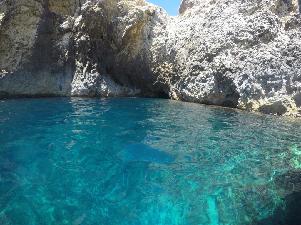 vis o que fazer croacia ferry bisevo blue cave entrada