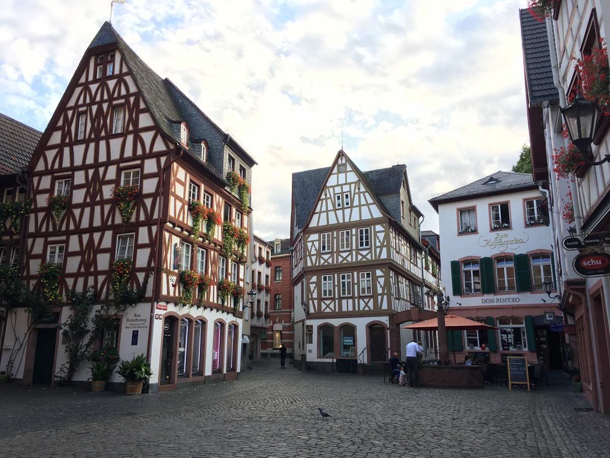 casas típicas alemãs no centro antigo de Mainz