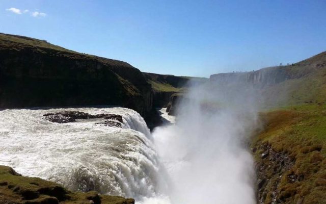 cachoeira de gullfoss, uma das maiores da islândia, vista de cima