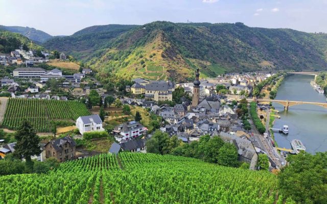 vista do alto do castelo de cochem, no vale do mosel, alemanha