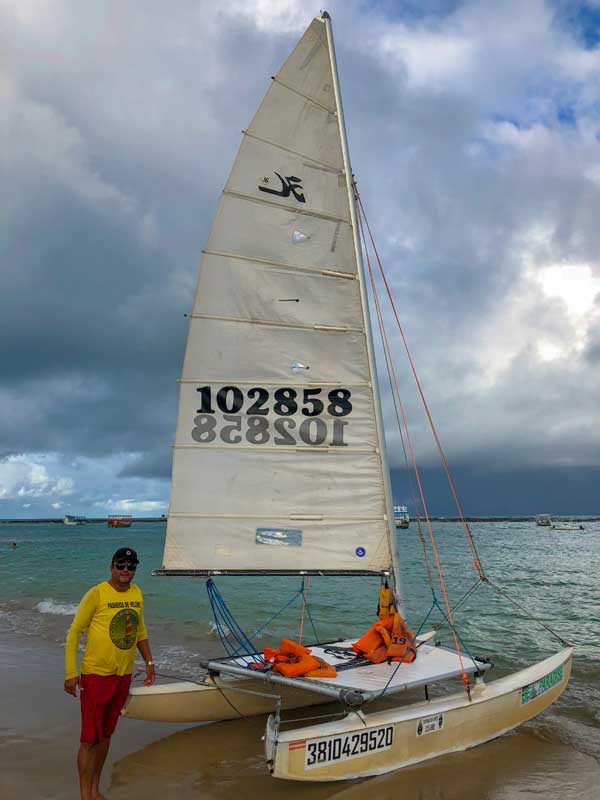 passeio de barco a vela na praia do francês, em viagem de carro Alagoas