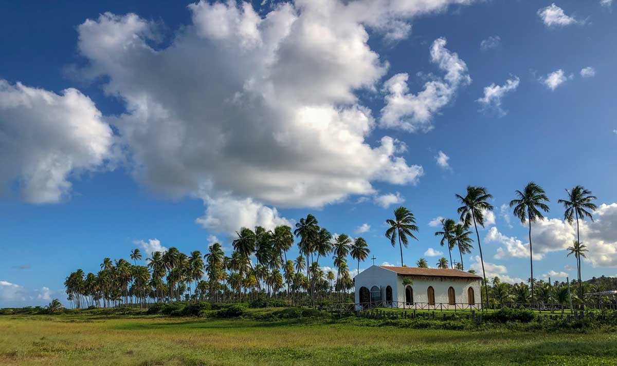 igreja da praia do riacho em sao miguel dos milagres em alagoas - viagem de carro alagoas