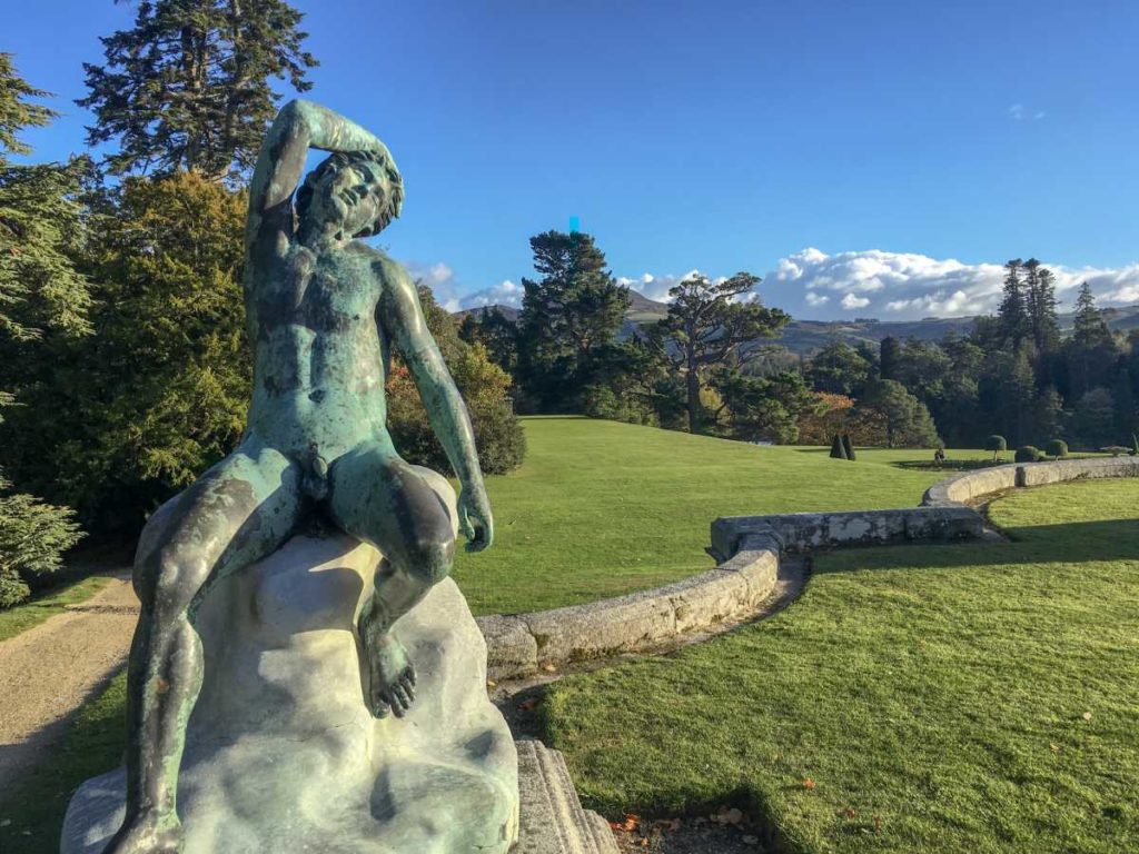 estatua no jardim italiano do Powerscourt Garden