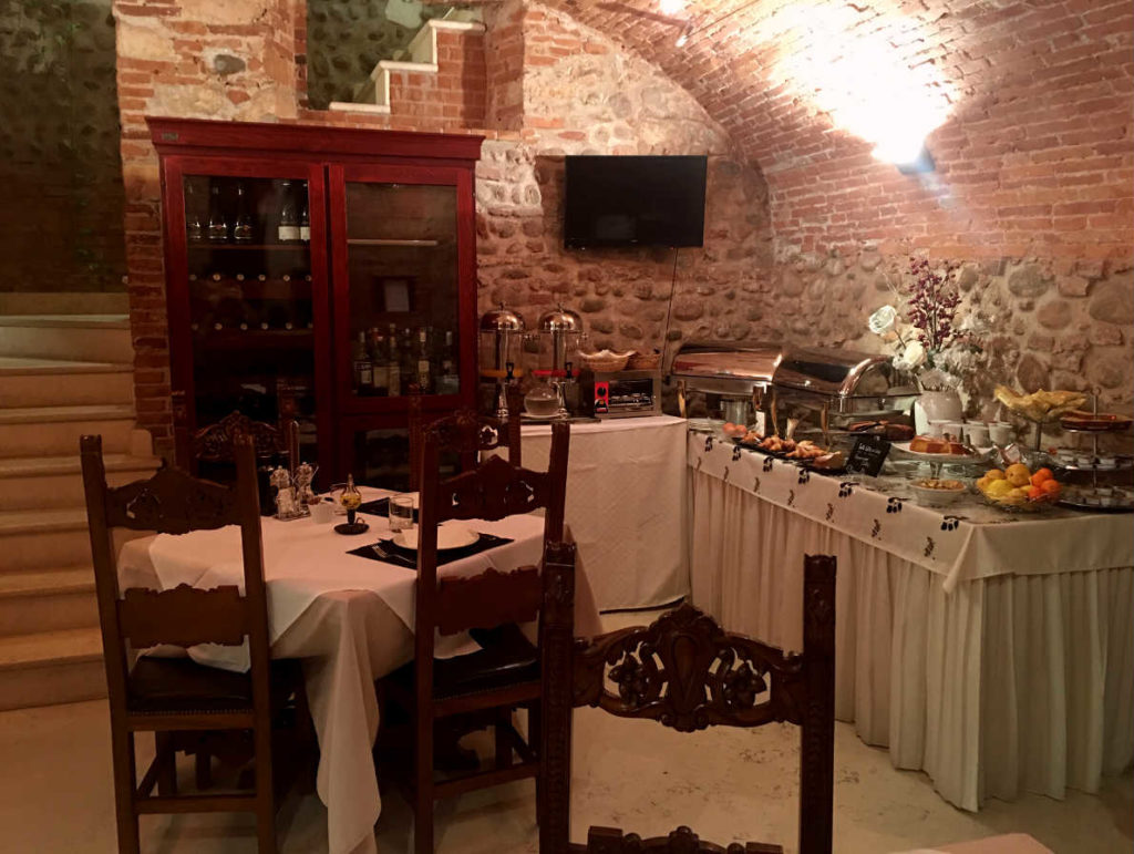 mesa de cafe da manha no antico san zeno residence
