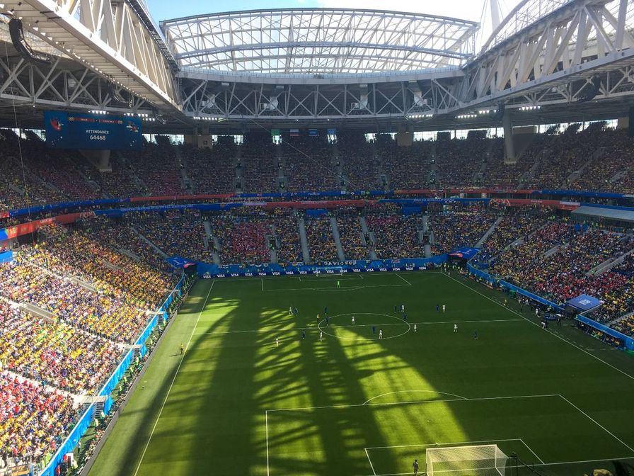 estadio do zenit lotado de torcedores do brasil em jogo da copa da rússia