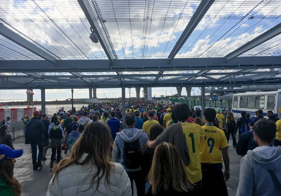 saída do estádio do zenit, em sao petersburgo