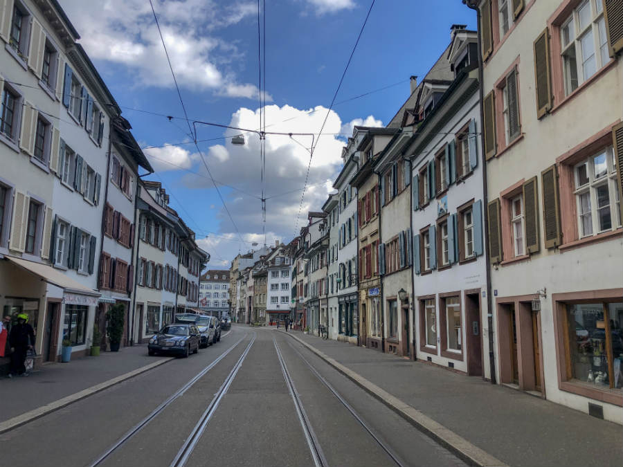 vista dos prédios antigos na Altstadt da Basileia