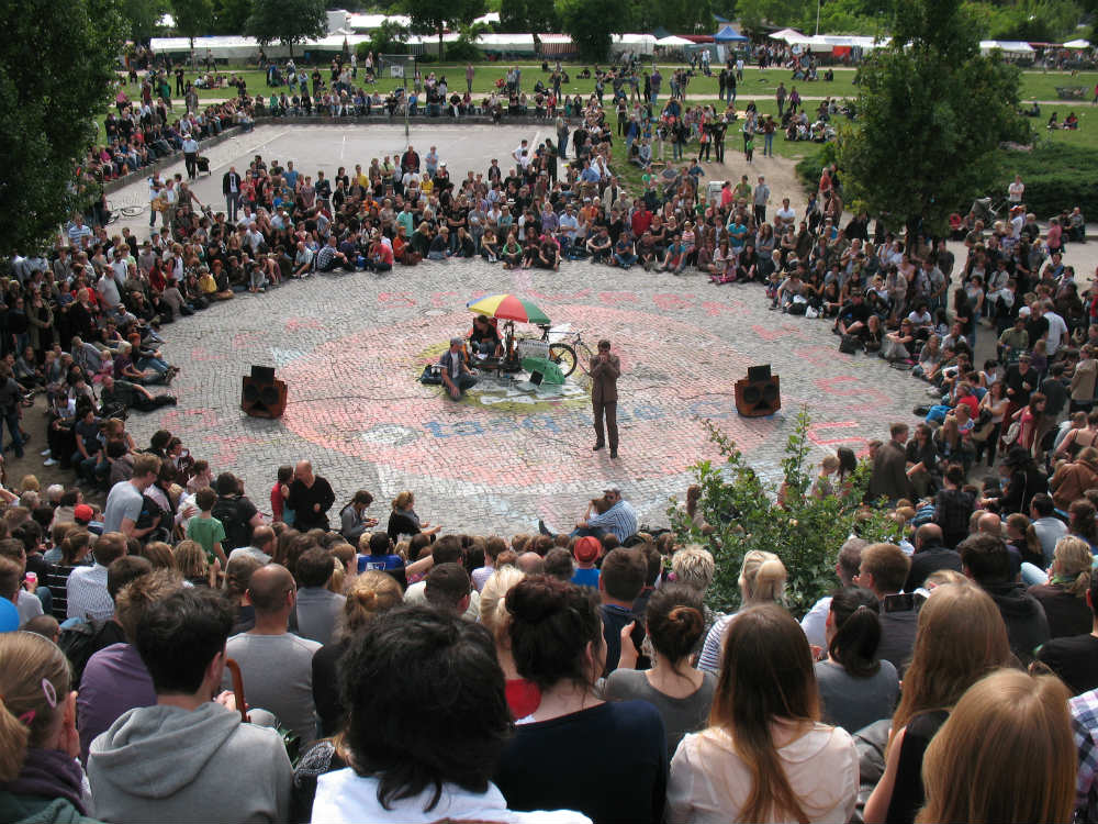 karaoke no Mauerpark em Berlim aos domingos