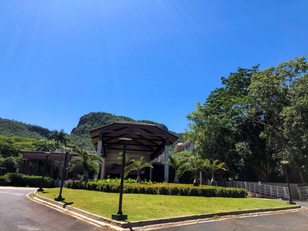 fachada do hotel pousada do rio quente, em goiás