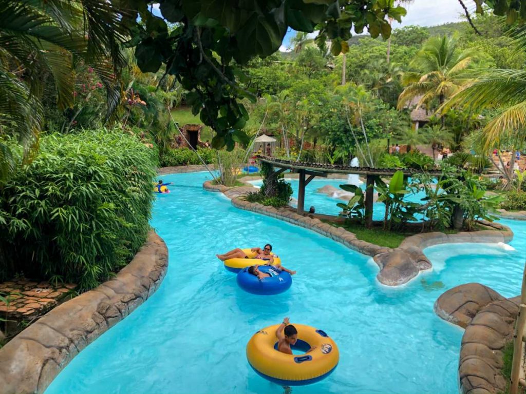 piscina com correnteza no Rio Quente, em Goiás