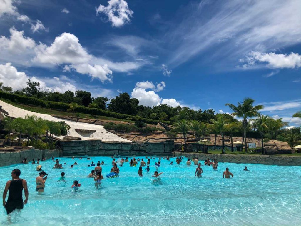 piscina de ondas na praia do cerrado, dentro do Hote Park, no Rio Quente