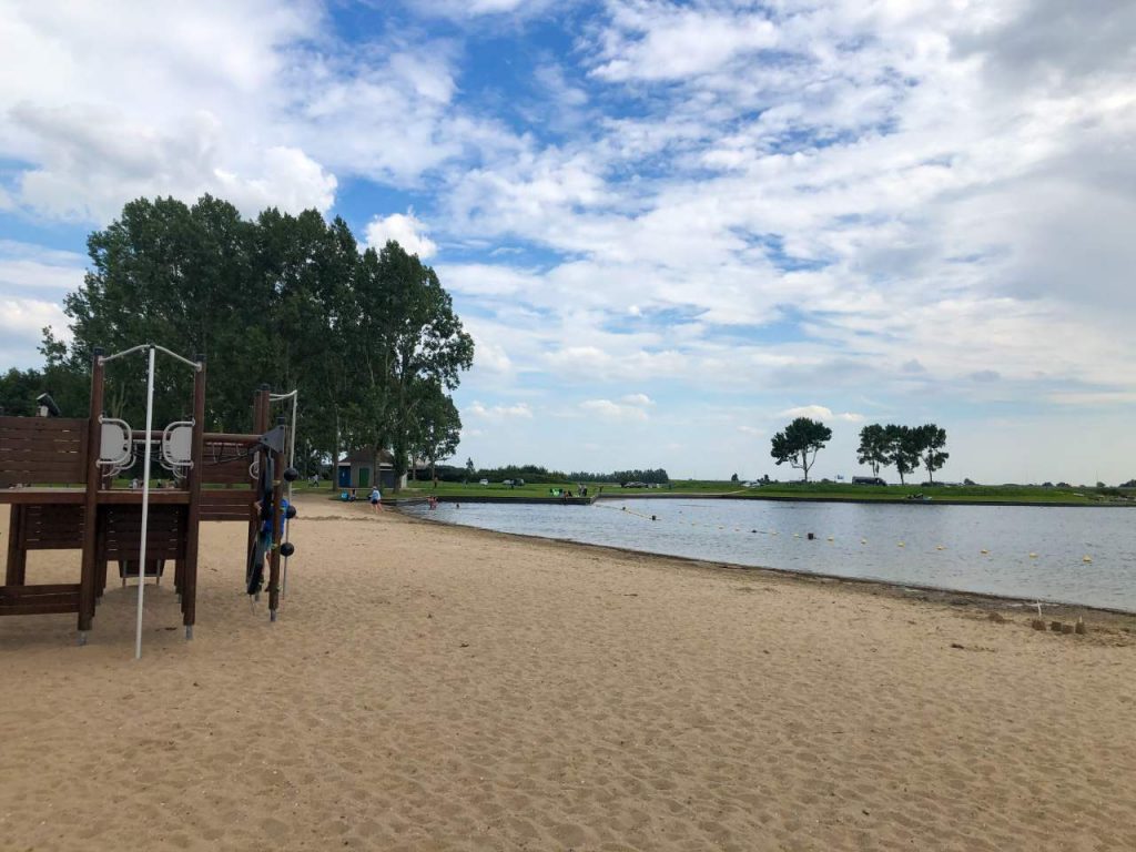 praia artificial na cidade de oudekerk, próxima de Amsterdã