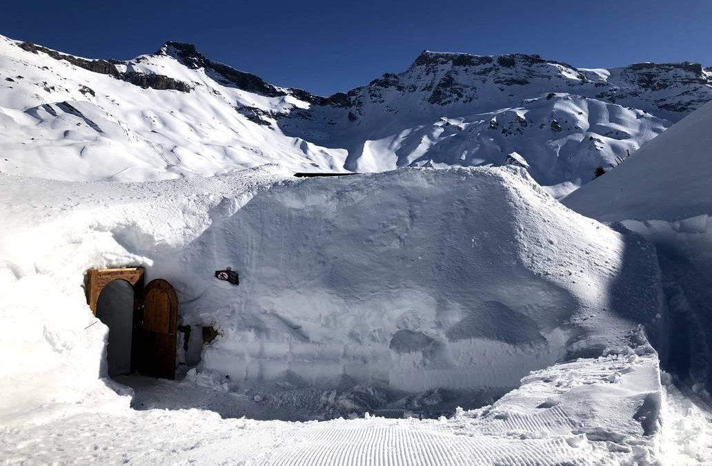 A nossa experiência de comer num iglu na Suíça