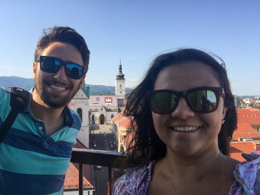 turistas no alto da torre de lotstrack em zagreb