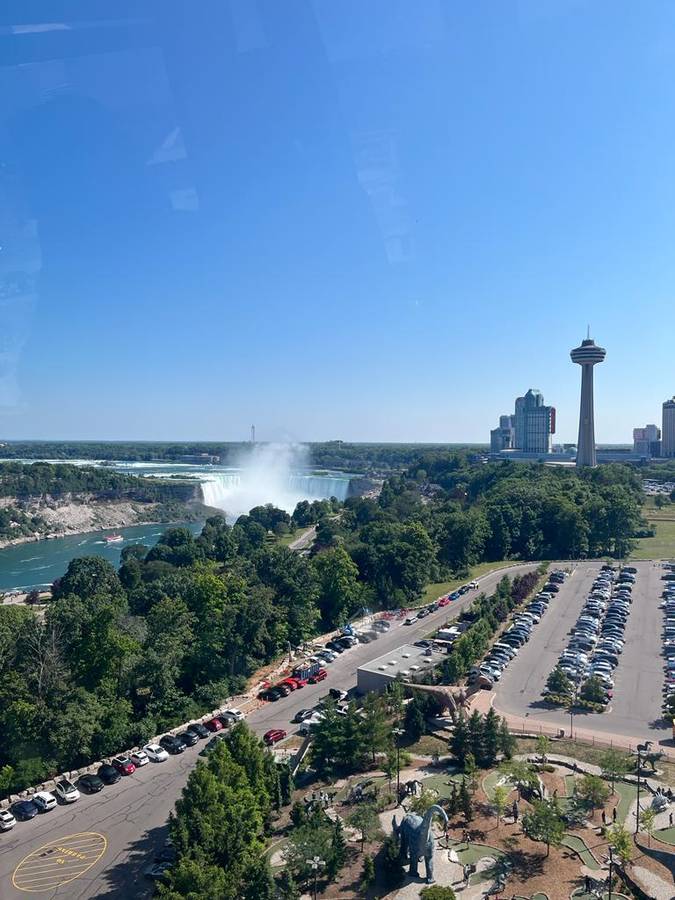 vista da skylon tower e das cataratas do niágara a partir da roda gigante