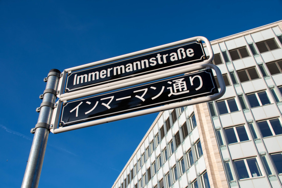 placa da rua immermannstrasse também em japonês