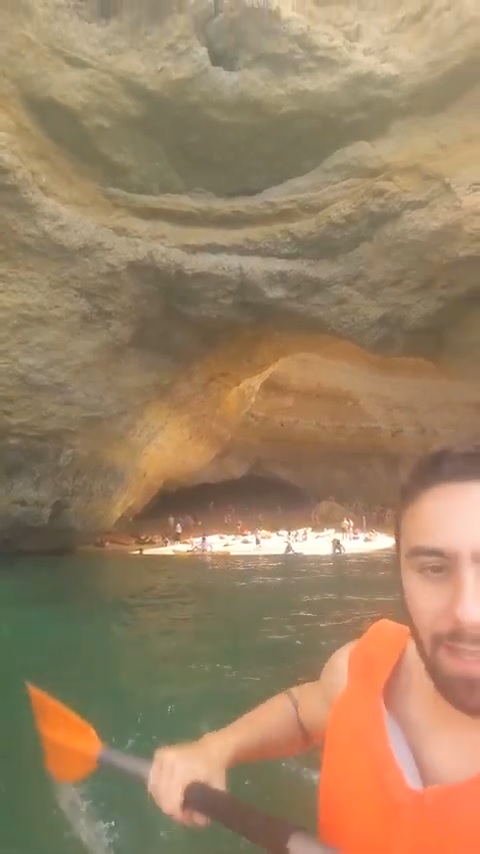 turista caiaque grutas benagil