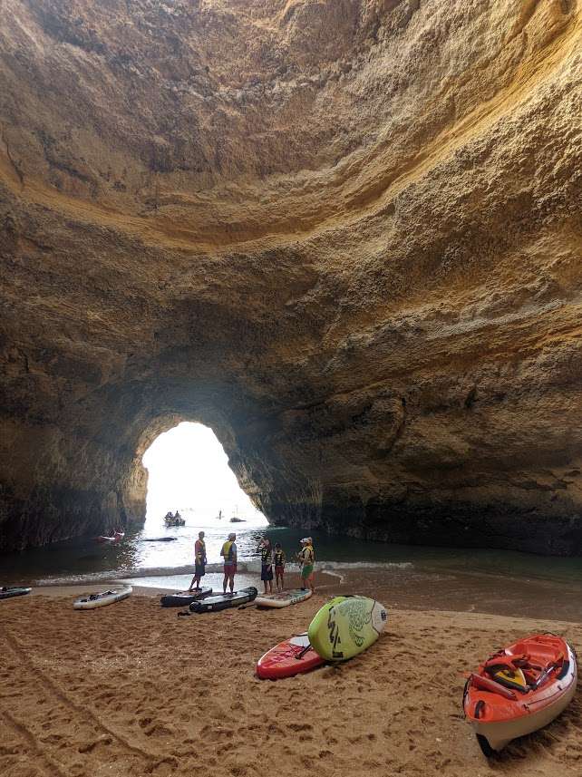 caiaques nas grutas de benagil